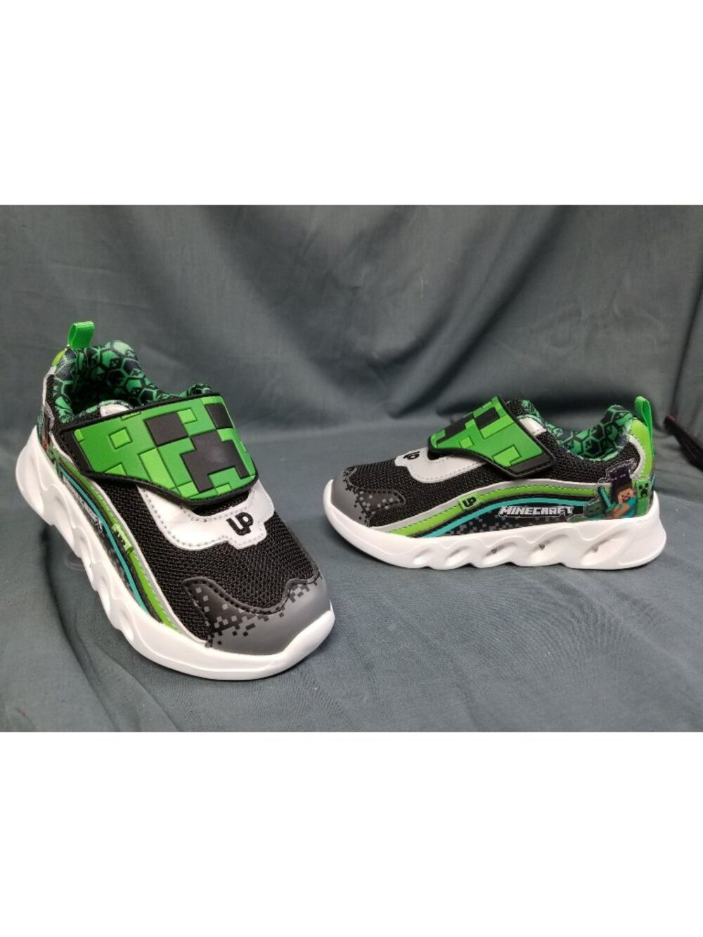 GroundUP Minecraft Sneakers Kids Size 11 New No BOX !!